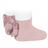 Buy Garter stitch short socks with bow PALE PINK in the online store Condor. Made in Spain. Visit the PERLE BABY SOCKS section where you will find more colors and products that you will surely fall in love with. We invite you to take a look around our online store.