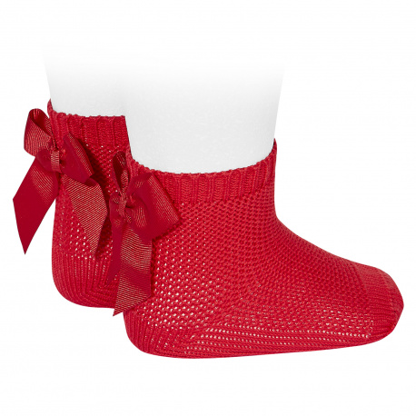 Compra Garter stitch short socks with bow RED en la tienda online Condor. Fabricado en España. Visita la sección PERLE BABY SOCKS donde encontrarás más colores y productos que seguro que te enamorarán. Te invitamos a darte una vuelta por nuestra tienda online.