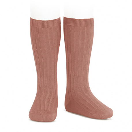 Compra Basic rib knee high socks TERRACOTA en la tienda online Condor. Fabricado en España. Visita la sección KNEE-HIGH RIBBED SOCKS donde encontrarás más colores y productos que seguro que te enamorarán. Te invitamos a darte una vuelta por nuestra tienda online.
