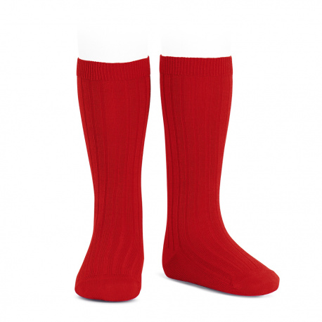 Compra Basic rib knee high socks RED en la tienda online Condor. Fabricado en España. Visita la sección Ribbed (62 colours) donde encontrarás más colores y productos que seguro que te enamorarán. Te invitamos a darte una vuelta por nuestra tienda online.