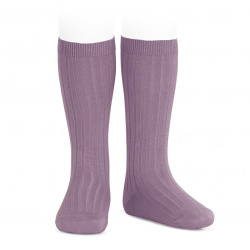 Buy Basic rib knee high socks AMETHYST in the online store Condor. Made in Spain. Visit the KNEE-HIGH RIBBED SOCKS section where you will find more colors and products that you will surely fall in love with. We invite you to take a look around our online store.