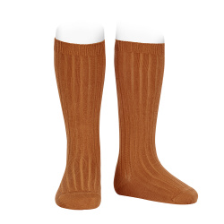 Buy Basic rib knee high socks CINNAMON in the online store Condor. Made in Spain. Visit the KNEE-HIGH RIBBED SOCKS section where you will find more colors and products that you will surely fall in love with. We invite you to take a look around our online store.