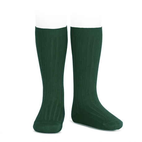 Compra Basic rib knee high socks BOTTLE GREEN en la tienda online Condor. Fabricado en España. Visita la sección KNEE-HIGH RIBBED SOCKS donde encontrarás más colores y productos que seguro que te enamorarán. Te invitamos a darte una vuelta por nuestra tienda online.