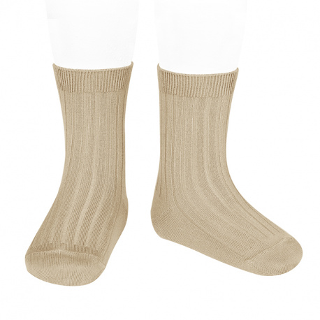 Compra Basic rib short socks NOUGAT en la tienda online Condor. Fabricado en España. Visita la sección Ribbed (62 colours) donde encontrarás más colores y productos que seguro que te enamorarán. Te invitamos a darte una vuelta por nuestra tienda online.