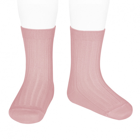 Compra Basic rib short socks PALE PINK en la tienda online Condor. Fabricado en España. Visita la sección Ribbed (62 colours) donde encontrarás más colores y productos que seguro que te enamorarán. Te invitamos a darte una vuelta por nuestra tienda online.