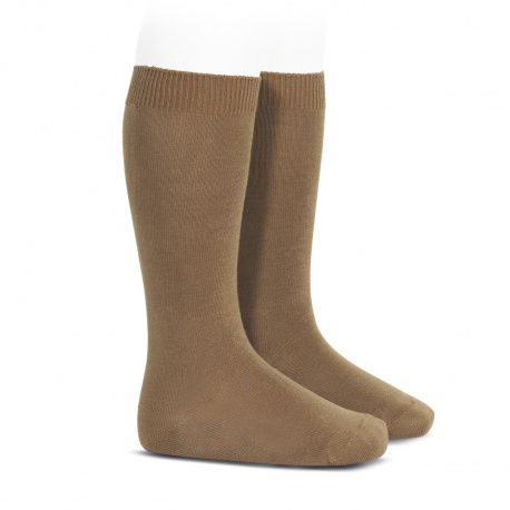 Compra Plain stitch basic knee high socks TOBACCO en la tienda online Condor. Fabricado en España. Visita la sección KNEE-HIGH PLAIN STITCH SOCKS donde encontrarás más colores y productos que seguro que te enamorarán. Te invitamos a darte una vuelta por nuestra tienda online.