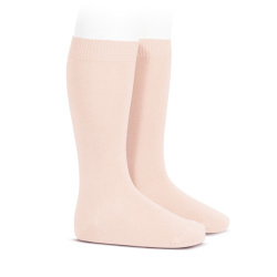 Buy Plain stitch basic knee high socks NUDE in the online store Condor. Made in Spain. Visit the KNEE-HIGH PLAIN STITCH SOCKS section where you will find more colors and products that you will surely fall in love with. We invite you to take a look around our online store.