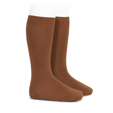 Compra Plain stitch basic knee high socks OXIDE en la tienda online Condor. Fabricado en España. Visita la sección KNEE-HIGH PLAIN STITCH SOCKS donde encontrarás más colores y productos que seguro que te enamorarán. Te invitamos a darte una vuelta por nuestra tienda online.