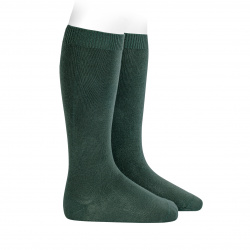 Buy Plain stitch basic knee high socks PINE in the online store Condor. Made in Spain. Visit the KNEE-HIGH PLAIN STITCH SOCKS section where you will find more colors and products that you will surely fall in love with. We invite you to take a look around our online store.