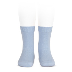 Compra Plain stitch basic short socks LIGHT BLUE en la tienda online Condor. Fabricado en España. Visita la sección Basic (62 colours) donde encontrarás más colores y productos que seguro que te enamorarán. Te invitamos a darte una vuelta por nuestra tienda online.