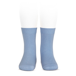 Compra Plain stitch basic short socks BLUISH en la tienda online Condor. Fabricado en España. Visita la sección Basic (62 colours) donde encontrarás más colores y productos que seguro que te enamorarán. Te invitamos a darte una vuelta por nuestra tienda online.