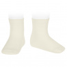 Buy Plain stitch short socks BEIGE in the online store Condor. Made in Spain. Visit the SCHOOL SPECIAL SOCKS section where you will find more colors and products that you will surely fall in love with. We invite you to take a look around our online store.