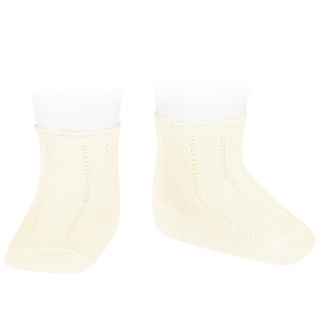 Buy Pattern short socks BEIGE in the online store Condor. Made in Spain. Visit the SPRING COTON BASIC BABY SOCKS section where you will find more colors and products that you will surely fall in love with. We invite you to take a look around our online store.