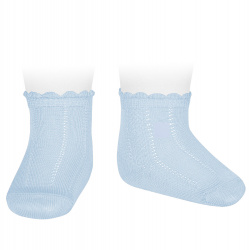 Compra Calcetines cortos labrados AZUL BEBE en la tienda online Condor. Fabricado en España. Visita la sección Ceremonia bebé donde encontrarás más colores y productos que seguro que te enamorarán. Te invitamos a darte una vuelta por nuestra tienda online.