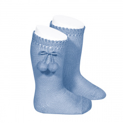 Compra Perle knee high socks with pompoms BLUISH en la tienda online Condor. Fabricado en España. Visita la sección Perlé with pompoms donde encontrarás más colores y productos que seguro que te enamorarán. Te invitamos a darte una vuelta por nuestra tienda online.