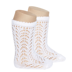 Compra Cotton openwork knee-high socks WHITE en la tienda online Condor. Fabricado en España. Visita la sección BABY OPENWORK SOCKS donde encontrarás más colores y productos que seguro que te enamorarán. Te invitamos a darte una vuelta por nuestra tienda online.