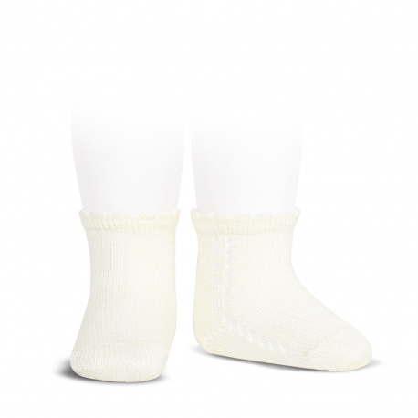 Compra Perle side openwork short socks BEIGE en la tienda online Condor. Fabricado en España. Visita la sección BABY SPIKE OPENWORK SOCKS donde encontrarás más colores y productos que seguro que te enamorarán. Te invitamos a darte una vuelta por nuestra tienda online.
