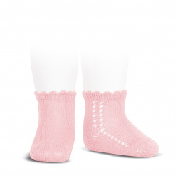 Compra Perle side openwork short socks PINK en la tienda online Condor. Fabricado en España. Visita la sección SHORT donde encontrarás más colores y productos que seguro que te enamorarán. Te invitamos a darte una vuelta por nuestra tienda online.