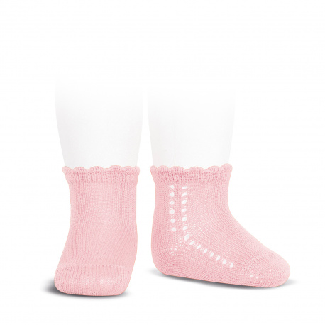 Compra Perle side openwork short socks PINK en la tienda online Condor. Fabricado en España. Visita la sección BABY SPIKE OPENWORK SOCKS donde encontrarás más colores y productos que seguro que te enamorarán. Te invitamos a darte una vuelta por nuestra tienda online.