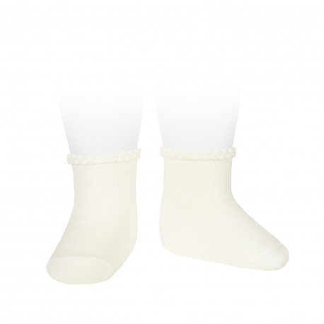 Compra Short socks with patterned cuff BEIGE en la tienda online Condor. Fabricado en España. Visita la sección WARM COTTON BASIC BABY SOCKS donde encontrarás más colores y productos que seguro que te enamorarán. Te invitamos a darte una vuelta por nuestra tienda online.