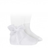 Buy Ceremony short socks with organza bow WHITE in the online store Condor. Made in Spain. Visit the LACE AND TULLE SOCKS section where you will find more colors and products that you will surely fall in love with. We invite you to take a look around our online store.