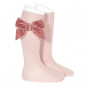 Buy Side velvet bow knee-high socks PALE PINK in the online store Condor. Made in Spain. Visit the VELVET BOW SOCKS section where you will find more colors and products that you will surely fall in love with. We invite you to take a look around our online store.