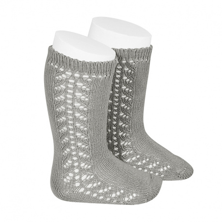 Compra Side openwork knee-high warm-cotton socks ALUMINIUM en la tienda online Condor. Fabricado en España. Visita la sección WARM OPENWORK BABY SOCKS donde encontrarás más colores y productos que seguro que te enamorarán. Te invitamos a darte una vuelta por nuestra tienda online.