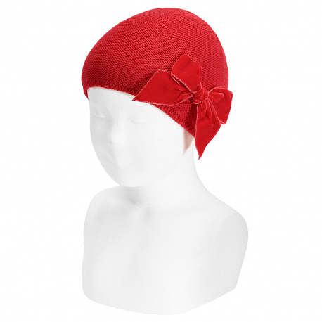 Compra Garter stitch knit hat with big velvet bow RED en la tienda online Condor. Fabricado en España. Visita la sección ACCESSORIES FOR KIDS donde encontrarás más colores y productos que seguro que te enamorarán. Te invitamos a darte una vuelta por nuestra tienda online.
