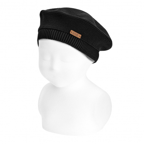 Buy the Garter stitch beret BLACK made of 100% cotton. Available in a wide variety of colors that match the Condor tights, socks, long cardigans and short cardigan jackets, girl boleros. Discover other models with bows or tassels in the Accessories for kids section. Ideal for back to school, school uniforms, and for special occasions such as communions, baptisms, weddings and Christmas. Very comfortable and high quality Condor.