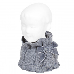 Buy Garter stitch snood scarf with big velvet bow LIGHT GREY in the online store Condor. Made in Spain. Visit the ACCESSORIES FOR KIDS section where you will find more colors and products that you will surely fall in love with. We invite you to take a look around our online store.