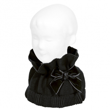 Buy Garter stitch snood scarf with big velvet bow BLACK in the online store Condor. Made in Spain. Visit the ACCESSORIES FOR KIDS section where you will find more colors and products that you will surely fall in love with. We invite you to take a look around our online store.