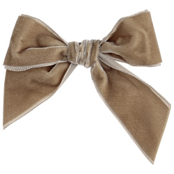 Buy Hair clip with velvet bow ROPE in the online store Condor. Made in Spain. Visit the HAIR ACCESSORIES section where you will find more colors and products that you will surely fall in love with. We invite you to take a look around our online store.