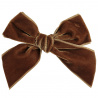 Buy Hair clip with velvet bow TOFFEE in the online store Condor. Made in Spain. Visit the HAIR ACCESSORIES section where you will find more colors and products that you will surely fall in love with. We invite you to take a look around our online store.