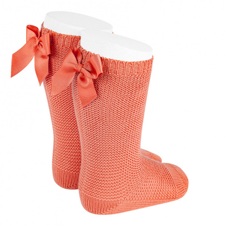 Compra Garter stitch knee high socks with bow PEONY en la tienda online Condor. Fabricado en España. Visita la sección PERLE BABY SOCKS donde encontrarás más colores y productos que seguro que te enamorarán. Te invitamos a darte una vuelta por nuestra tienda online.