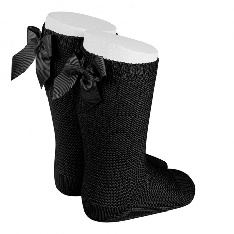 Compra Garter stitch knee high socks with bow BLACK en la tienda online Condor. Fabricado en España. Visita la sección PERLE BABY SOCKS donde encontrarás más colores y productos que seguro que te enamorarán. Te invitamos a darte una vuelta por nuestra tienda online.