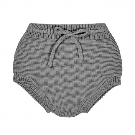 Buy the Garter stitch culotte with cord LIGHT GREY made of 100% cotton. Exclusive panty-type shorts from our collection for newborns. Available in a wide variety of colors that match Condor tights, baby tights, socks, with cardigans. Available for babies, both for boys and girls. They are unisex. Very comfortable and high quality Condor. Within SALES, you will also find other types of baby clothing.