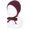 Buy the Garter sttich classic bonnet GARNET made of 100% cotton. Available in a wide variety of colors that match the Condor tights, socks, long cardigans and short cardigan jackets, boleros for girls. Available for babies, both for boys and girls. They are unisex. Discover more models in the BONNETS section.