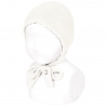 Buy the Garter sttich classic bonnet CREAM made of 100% cotton. Available in a wide variety of colors that match the Condor tights, socks, long cardigans and short cardigan jackets, boleros for girls. Available for babies, both for boys and girls. They are unisex. Discover more models in the BONNETS section.