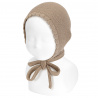 Buy the Garter sttich classic bonnet NOUGAT made of 100% cotton. Available in a wide variety of colors that match the Condor tights, socks, long cardigans and short cardigan jackets, boleros for girls. Available for babies, both for boys and girls. They are unisex. Discover more models in the BONNETS section.
