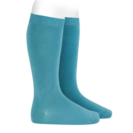 Compra Plain stitch basic knee high socks STONE BLUE en la tienda online Condor. Fabricado en España. Visita la sección KNEE-HIGH PLAIN STITCH SOCKS donde encontrarás más colores y productos que seguro que te enamorarán. Te invitamos a darte una vuelta por nuestra tienda online.