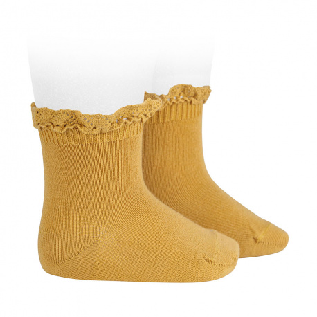 Buy Short socks with lace edging cuff MUSTARD in the online store Condor. Made in Spain. Visit the LACE TRIM SOCKS section where you will find more colors and products that you will surely fall in love with. We invite you to take a look around our online store.