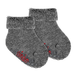 Compra Merino wool-lblend terry non-slip socks LIGHT GREY en la tienda online Condor. Fabricado en España. Visita la sección BASIC WOOL BABY SOCKS donde encontrarás más colores y productos que seguro que te enamorarán. Te invitamos a darte una vuelta por nuestra tienda online.