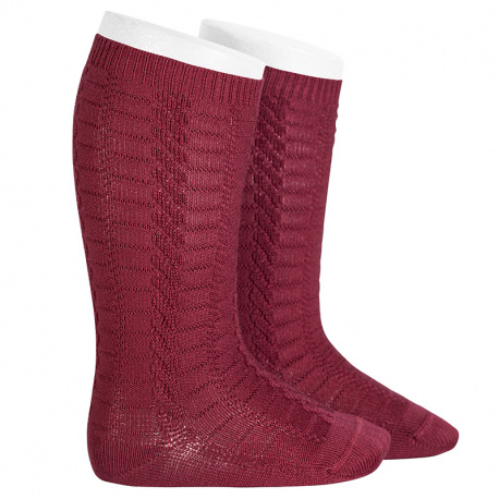 Buy Braided knee socks GARNET in the online store Condor. Made in Spain. Visit the PATTERNED BABY SOCKS section where you will find more colors and products that you will surely fall in love with. We invite you to take a look around our online store.