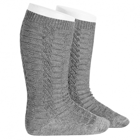 Compra Braided knee socks LIGHT GREY en la tienda online Condor. Fabricado en España. Visita la sección PATTERNED BABY SOCKS donde encontrarás más colores y productos que seguro que te enamorarán. Te invitamos a darte una vuelta por nuestra tienda online.
