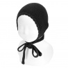 Buy the Garter sttich classic bonnet BLACK made of 100% cotton. Available in a wide variety of colors that match the Condor tights, socks, long cardigans and short cardigan jackets, boleros for girls. Available for babies, both for boys and girls. They are unisex. Discover more models in the BONNETS section.