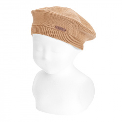 Buy the Garter stitch beret NOUGAT made of 100% cotton. Available in a wide variety of colors that match the Condor tights, socks, long cardigans and short cardigan jackets, girl boleros. Discover other models with bows or tassels in the Accessories for kids section. Ideal for back to school, school uniforms, and for special occasions such as communions, baptisms, weddings and Christmas. Very comfortable and high quality Condor.