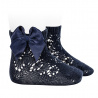 Buy Perle geometric openwork short socks satin bow NAVY BLUE in the online store Condor. Made in Spain. Visit the BABY ELASTIC OPENWORK SOCKS section where you will find more colors and products that you will surely fall in love with. We invite you to take a look around our online store.