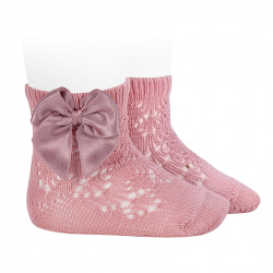 Buy Perle geometric openwork short socks satin bow PALE PINK in the online store Condor. Made in Spain. Visit the BABY ELASTIC OPENWORK SOCKS section where you will find more colors and products that you will surely fall in love with. We invite you to take a look around our online store.