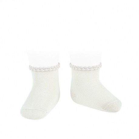 Buy Short socks with patterned cuff CREAM in the online store Condor. Made in Spain. Visit the WARM COTTON BASIC BABY SOCKS section where you will find more colors and products that you will surely fall in love with. We invite you to take a look around our online store.