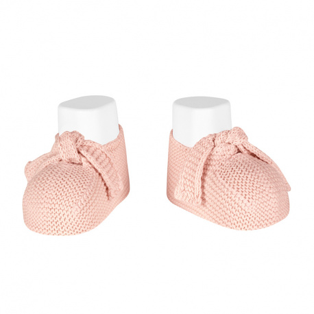 Buy Garter stitch baby booties with knot NUDE in the online store Condor. Made in Spain. Visit the GARTER STITCH COLLECTION section where you will find more colors and products that you will surely fall in love with. We invite you to take a look around our online store.